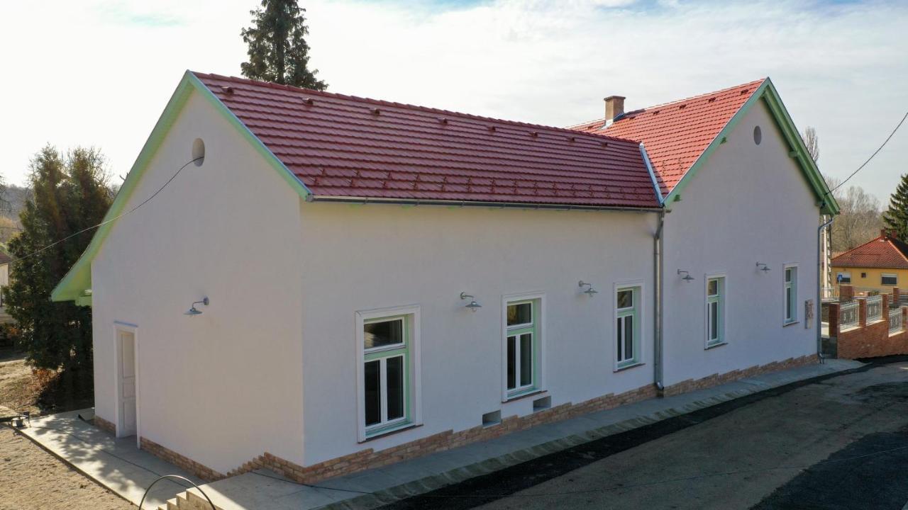 Bed and Breakfast Kira Panzio Lengyeltoti Esterno foto