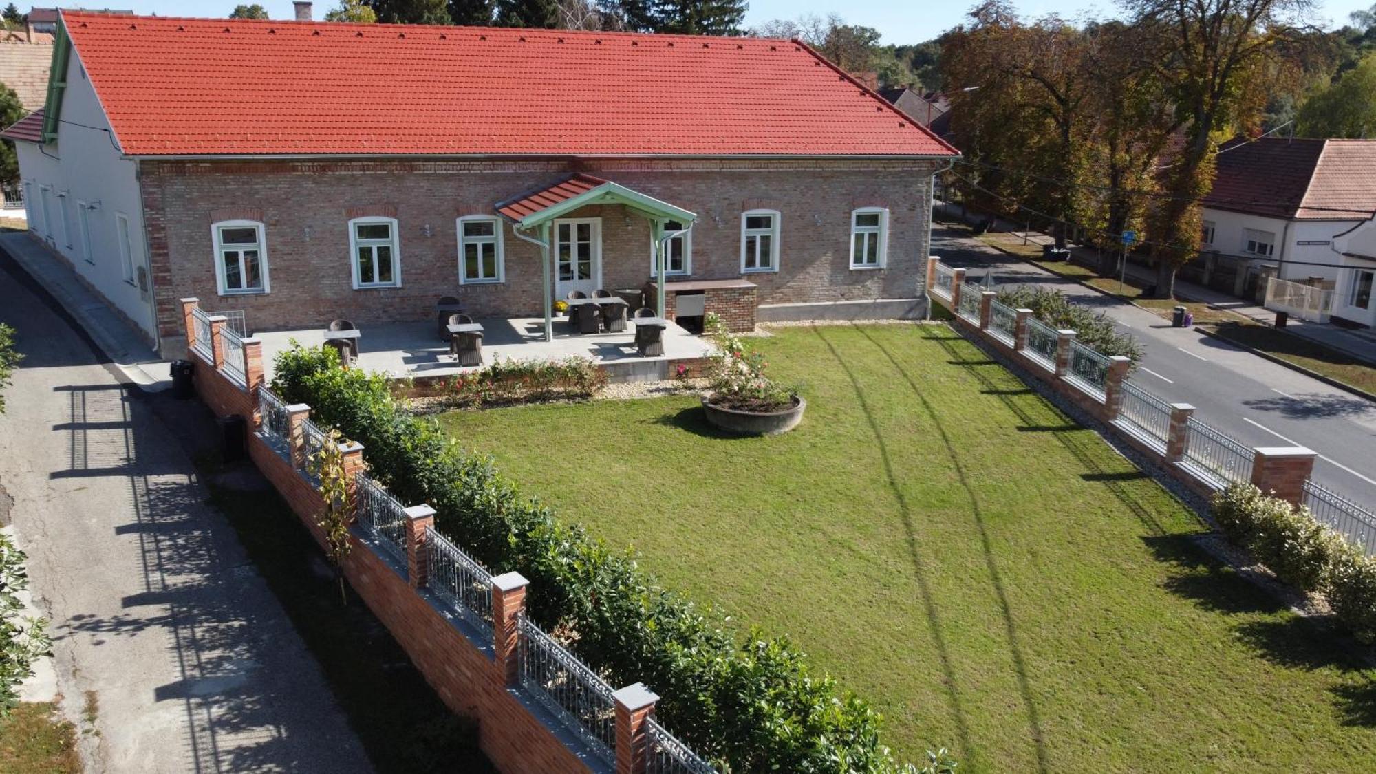 Bed and Breakfast Kira Panzio Lengyeltoti Esterno foto